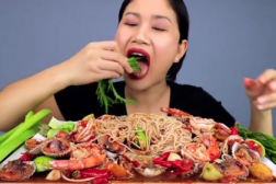 飞行员小姐姐吃海鲜吗,海鲜大餐的诱惑